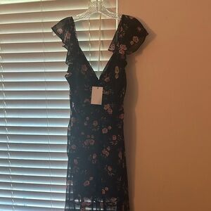 Perfect wedding guest , cocktail , date night dress ! Never worn